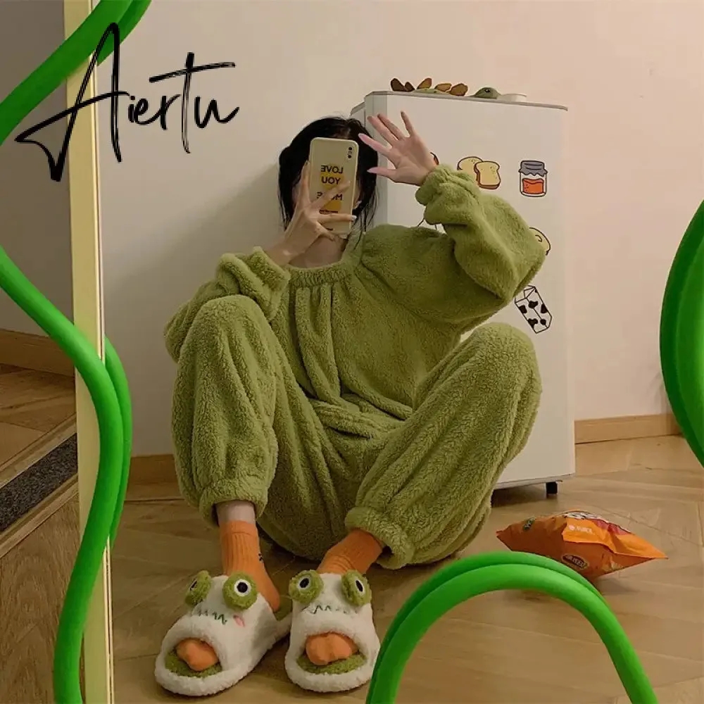 Aiertu Cartoon Funny Frog Fall Home Slippers Green Fluffy Warm Plush Slippers for Women Cute Kawaii Fluzzy Slippers for Girls