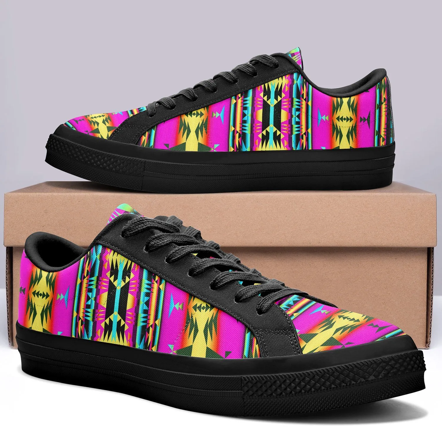 Between the Sunset Mountains Aapisi Low Top Canvas Shoes Black Sole