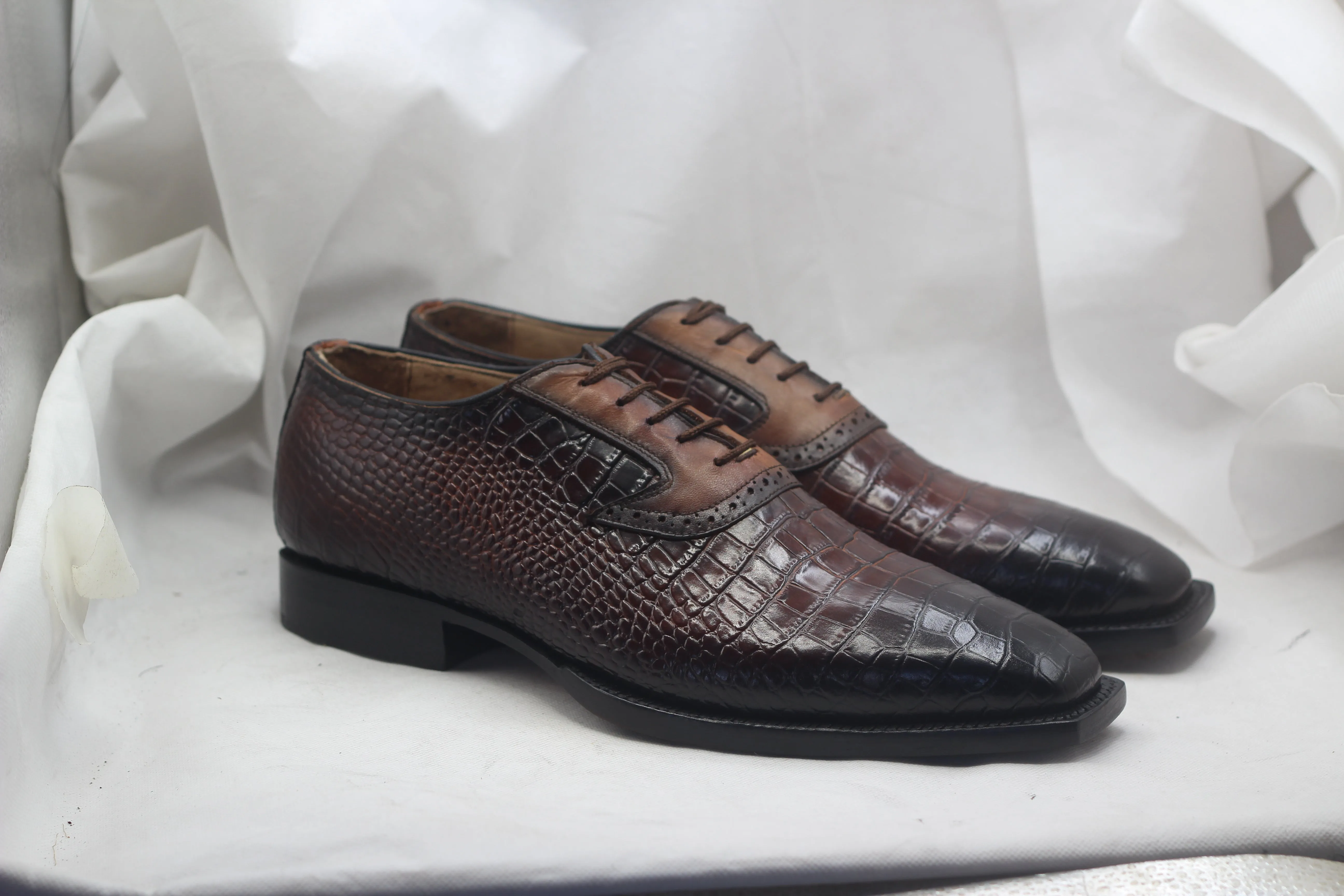 Luxury Handmade Brown & Black Oxford Shoes – Premium Crocodile Finish Artisan-Crafted Leather Oxford Shoes Your Impeccable Style Premium Crocodile Texture Leather Shoes , Whole Cut Shoes, for Mens