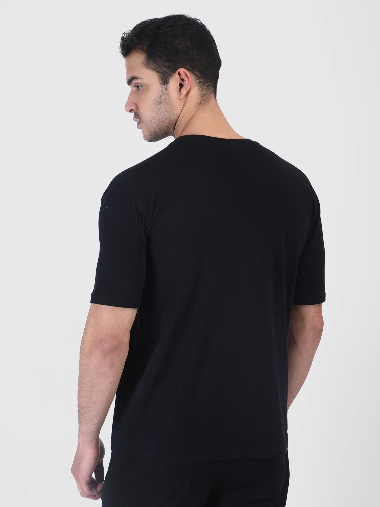 round neck black tshirt for men