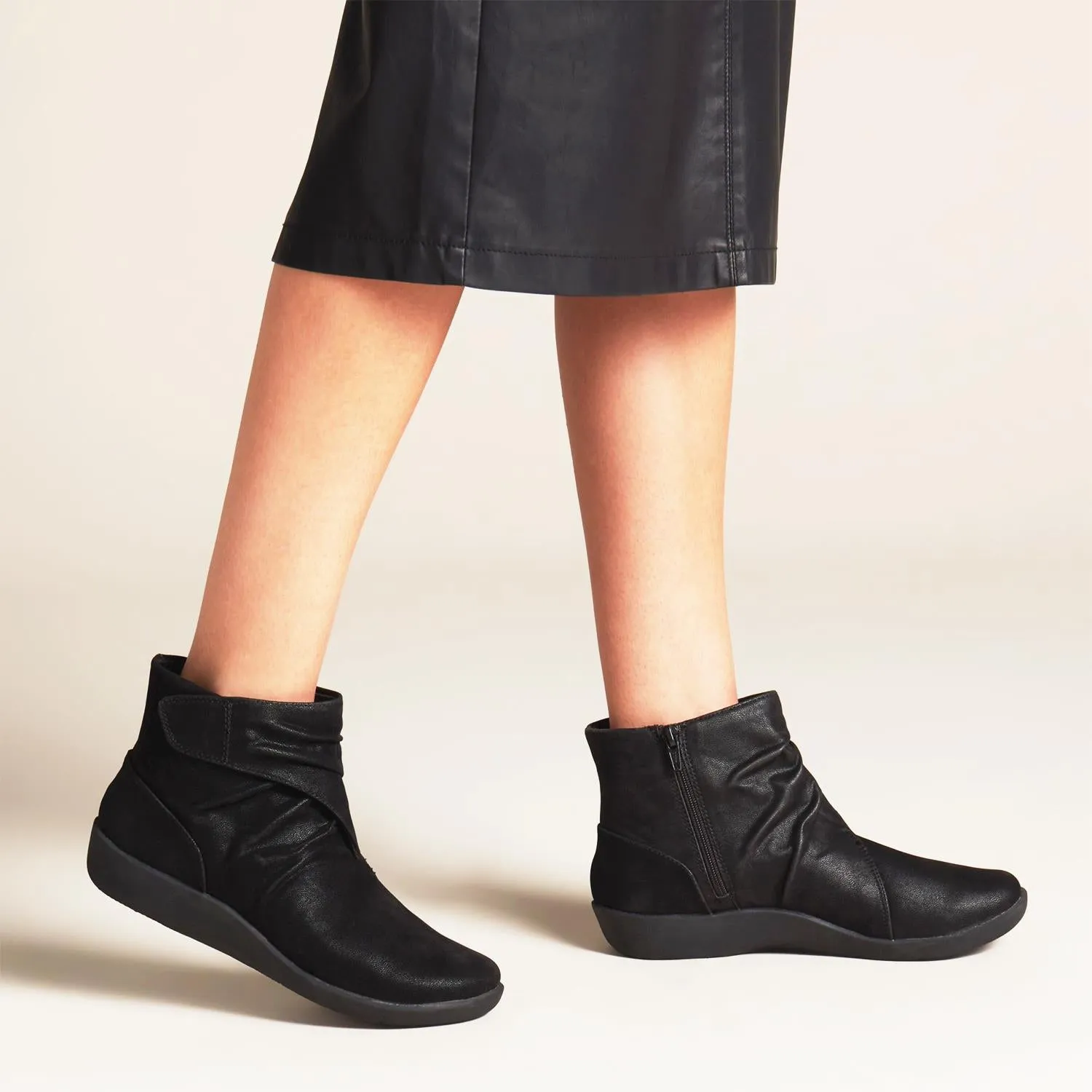 Women's Clarks CS Sillian Tana Black Synthetic